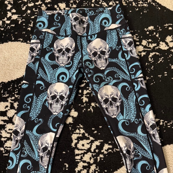Constantly Varied Gear Pants - Constantly Varied Gear CVG Kraken Capris Size M